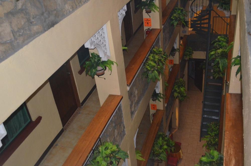 Saint Illian'S Inn Makati Makati City Exterior foto